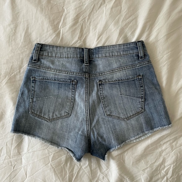 Shorts - Picture 3 of 3